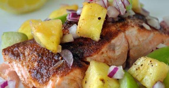 Salmón al chipotle con piña