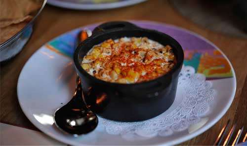 Esquites con crema y chile chipotle