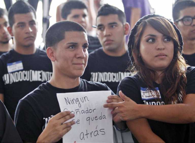 Alud de solicitudes de jóvenes inmigrantes son rechazadas por Estados Unidos